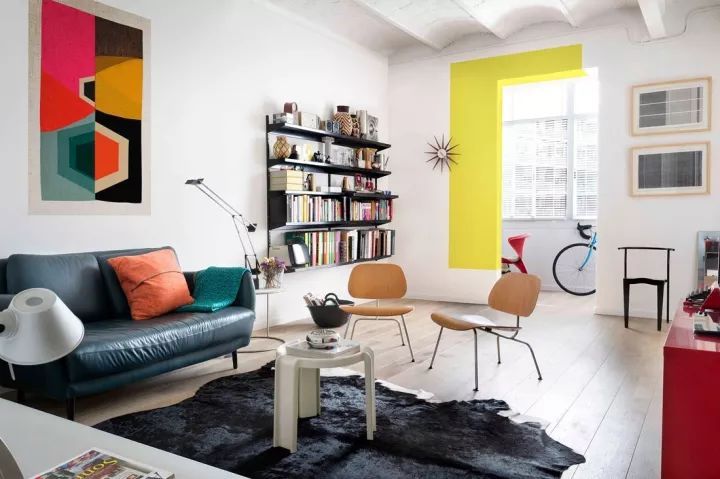 巴塞罗那 · 色彩明快的简约风公寓