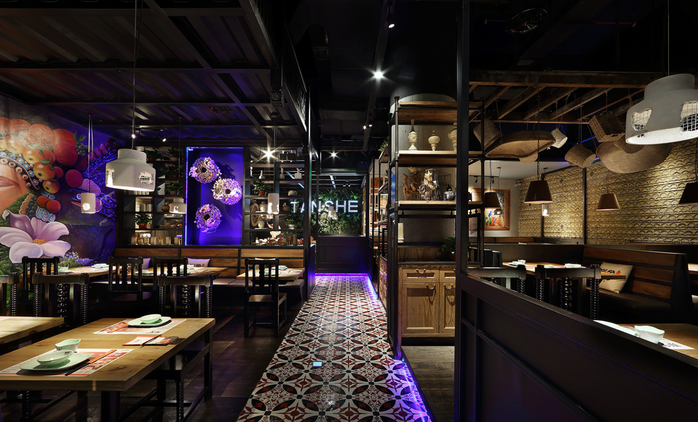 餐饮空间设计公司·艺鼎设计作品：炭舍，川味风情餐厅设计