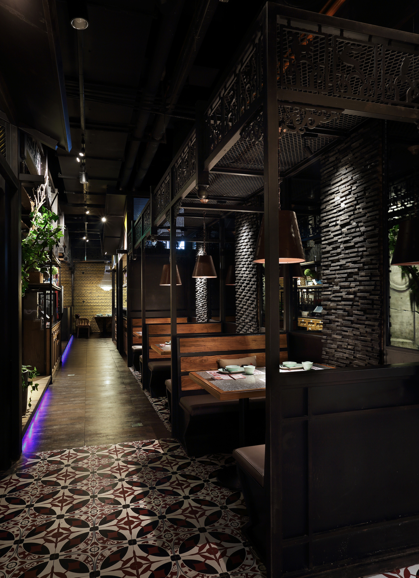 餐饮空间设计公司·艺鼎设计作品：炭舍，川味风情餐厅设计